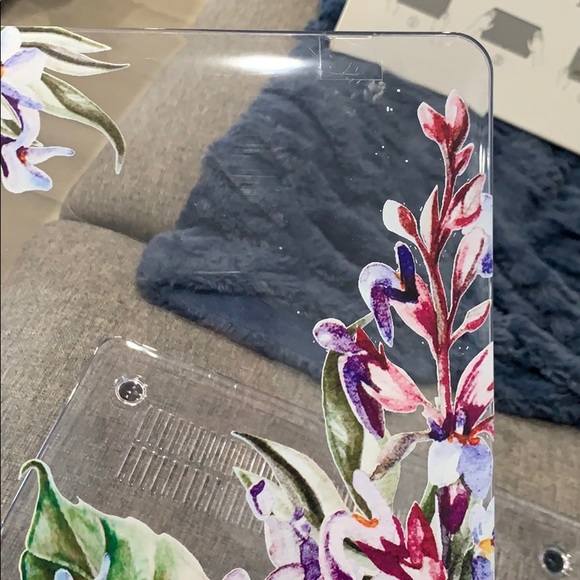 Hardshell MacBook Air 13” Case with Purple Flowers - Picture 3 of 7